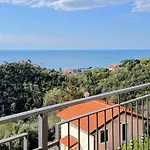 Luminosa Mansarda Con Vista Mare Apartment *