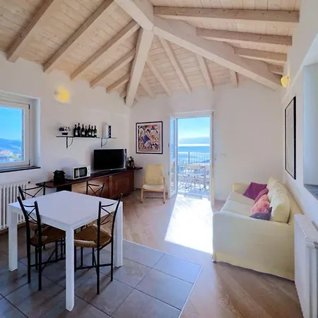 Apartament Luminosa Mansarda Con Vista Mare