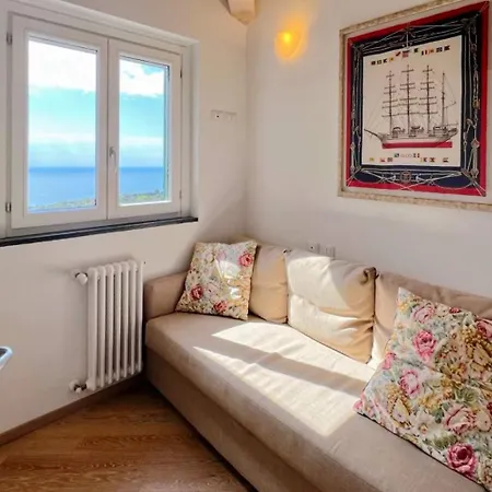 Luminosa Mansarda Con Vista Mare Apartamento Varazze