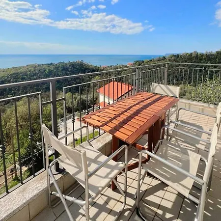 Apartament Luminosa Mansarda Con Vista Mare Varazze