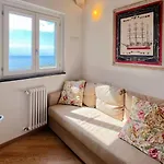 Luminosa Mansarda Con Vista Mare アパート ヴァラッツェ