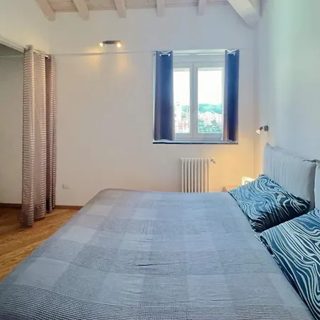 Luminosa Mansarda Con Vista Mare شقة