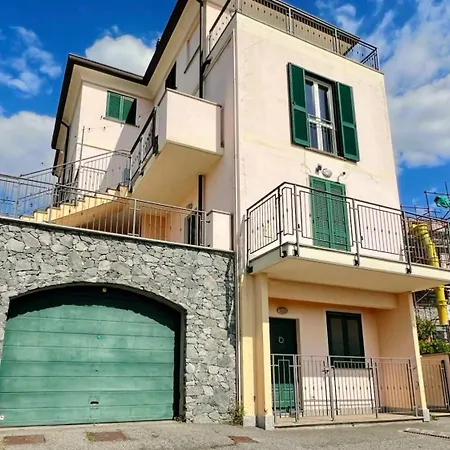 Luminosa Mansarda Con Vista Mare شقة