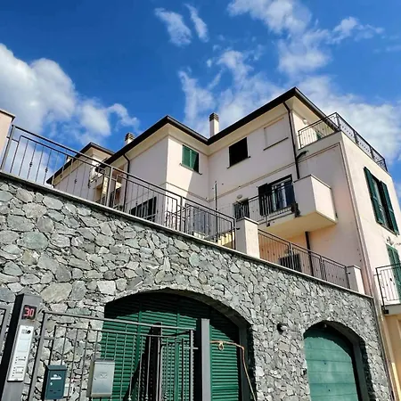 Luminosa Mansarda Con Vista Mare