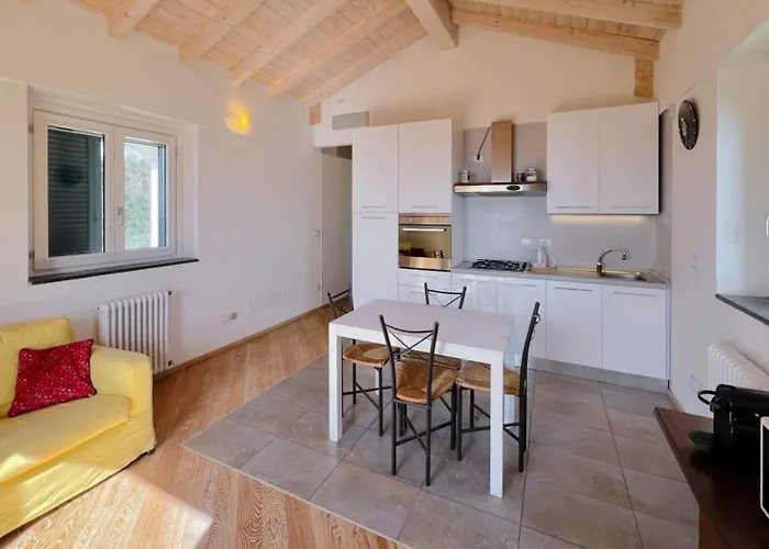 Luminosa Mansarda Con Vista Mare * فاراتسي