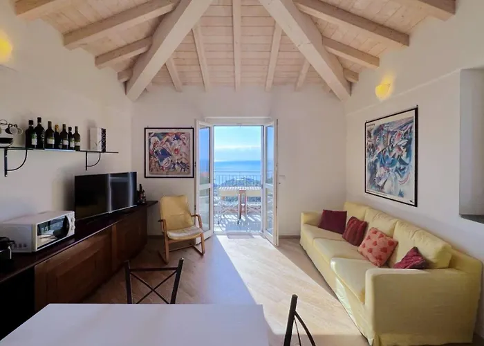 Luminosa Mansarda Con Vista Mare شقة