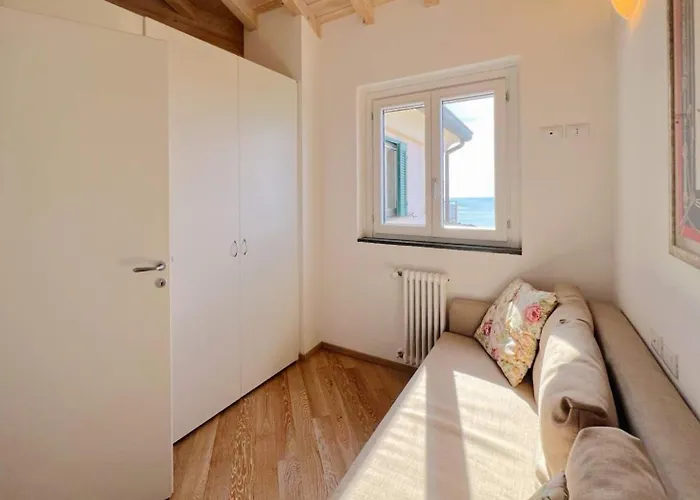 Luminosa Mansarda Con Vista Mare فاراتسي