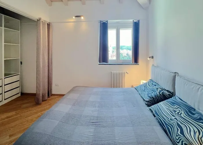 Luminosa Mansarda Con Vista Mare شقة