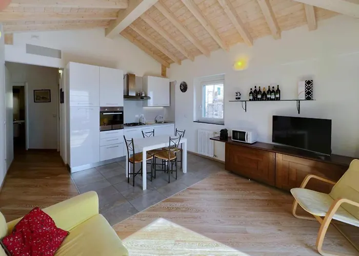 Luminosa Mansarda Con Vista Mare *