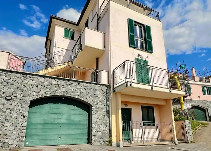 Luminosa Mansarda Con Vista Mare شقة