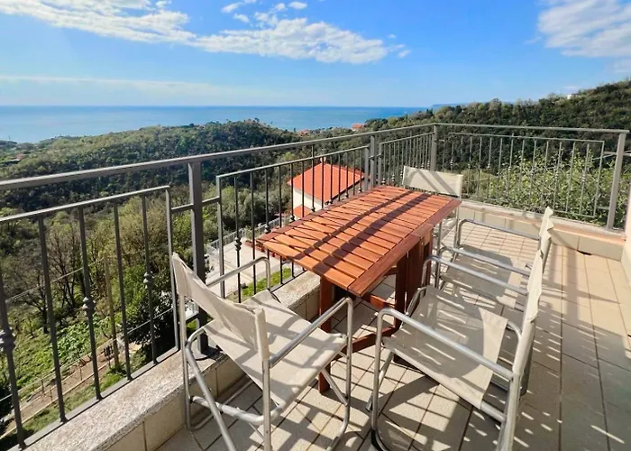 شقة Luminosa Mansarda Con Vista Mare فاراتسي