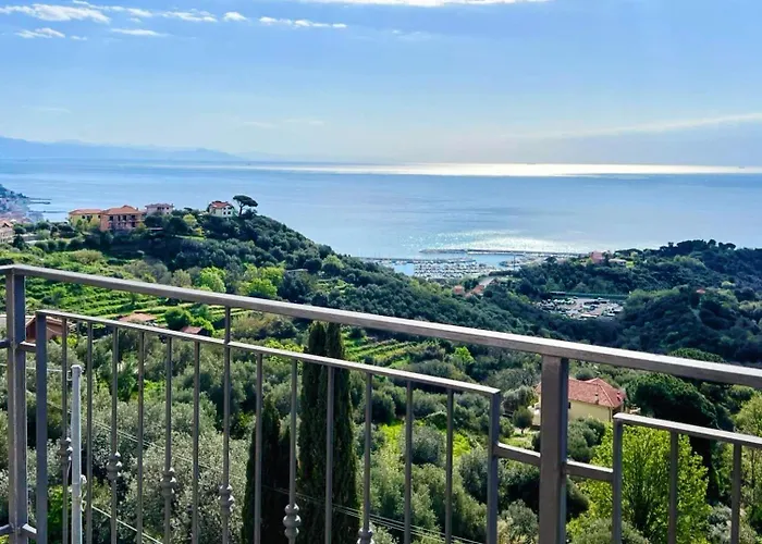 Luminosa Mansarda Con Vista Mare